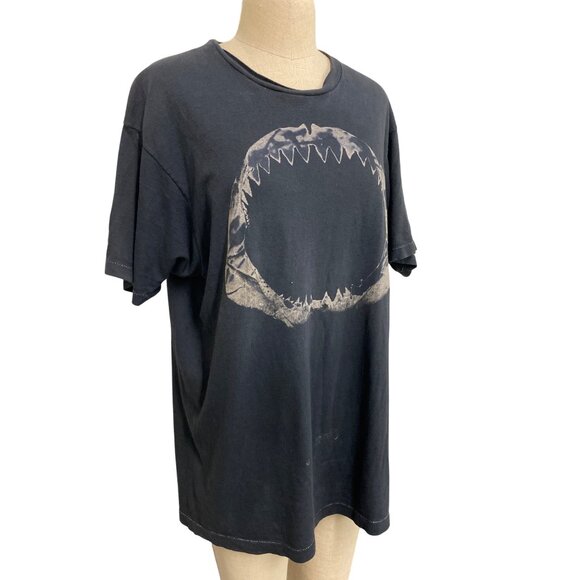 Rogues Gallery Vintage Shark Graphic T-Shirt Size L Black Cotton Crew Neck - Picture 2 of 9